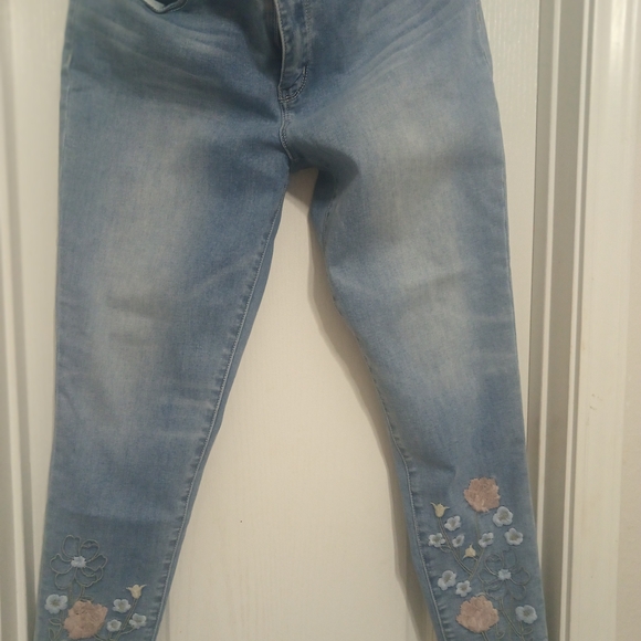 Soho Light Blue Ankle Jeans - Picture 4 of 4